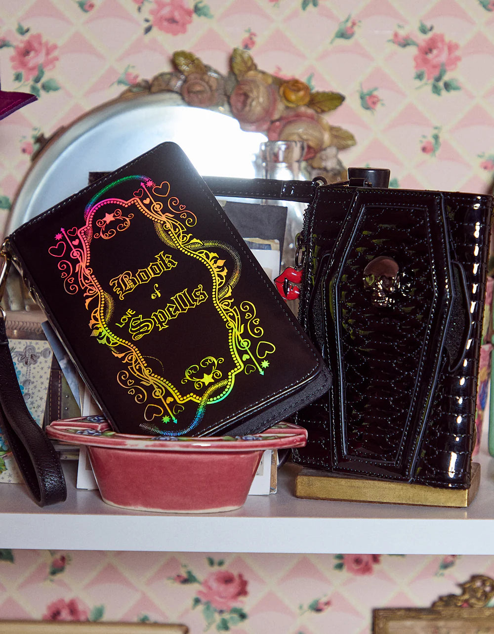 Betsey johnson wallet wristlet hotsell